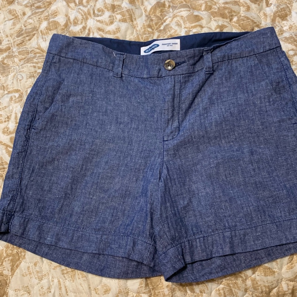 Old Navy size 8 mid rise denim shorts.